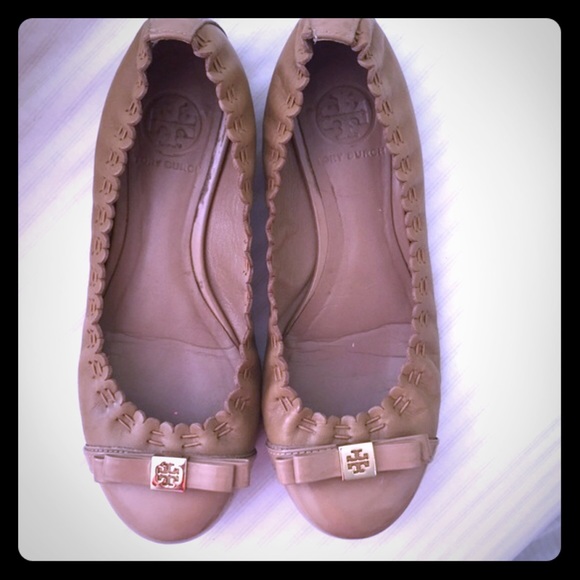 Brown Tory burch flats size 5.5!