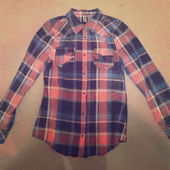 Women's size Large-BKE pearl snap flannel