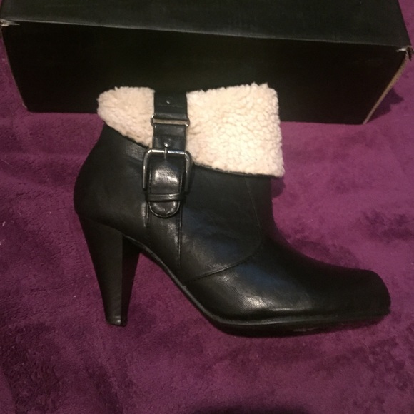 Slightly used black boots