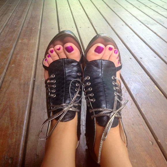 💖Final Price💖Black/metallic lace up heels - Picture 2 of 4