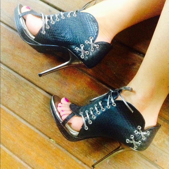 💖Final Price💖Black/metallic lace up heels - Picture 4 of 4