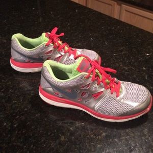 Nike dual fusion sneakers