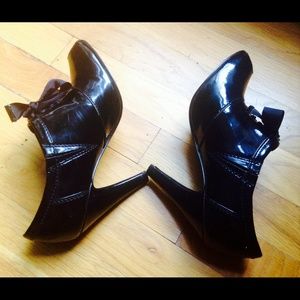💖Final Price💖Black lace up patent leather heels