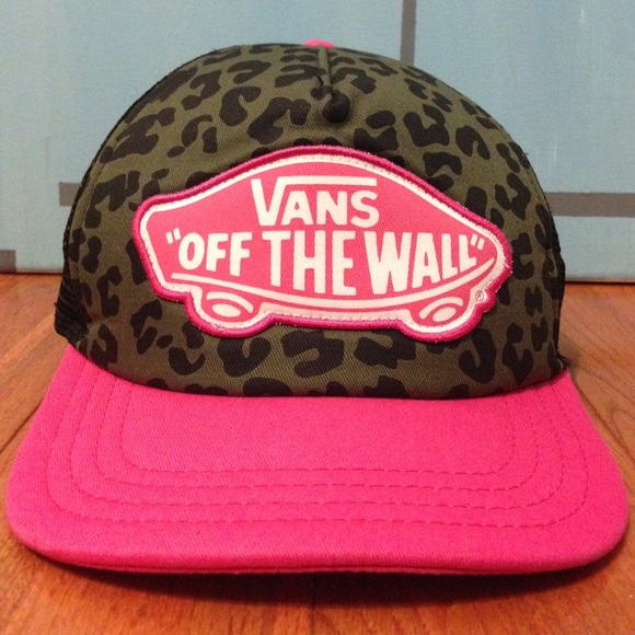 Vans "Off the Wall" Trucker Hat (NWOT)