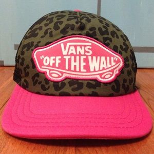 Vans "Off the Wall" Trucker Hat (NWOT)