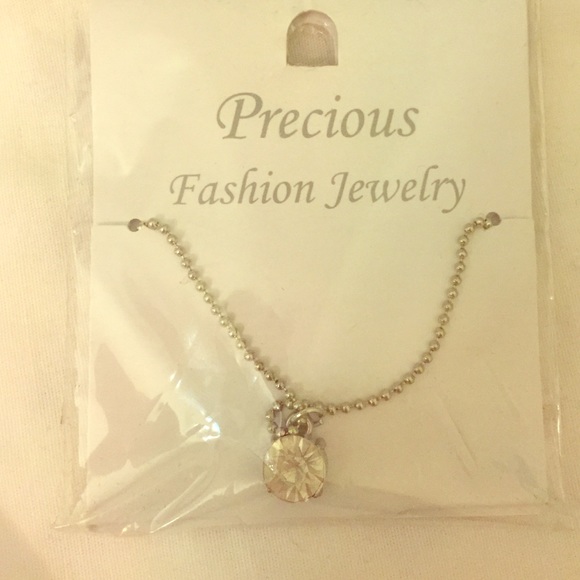 Diamond stud necklace.