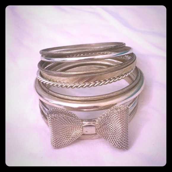 Silver bangles set / bracelets.