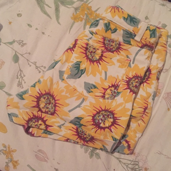 AA SUNFLOWER SHORTS