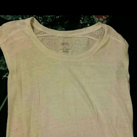 Adorable Gilligan and O'malley sleep shirt.