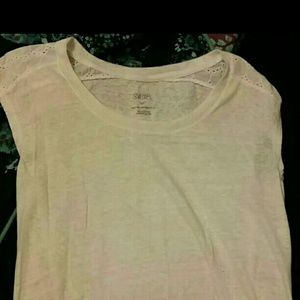 Adorable Gilligan and O'malley sleep shirt.