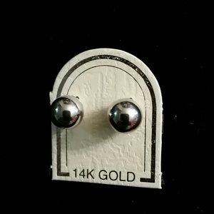 14kt white gold stud earings