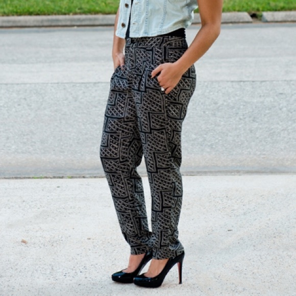 [Urban Outfitters] Printed pants