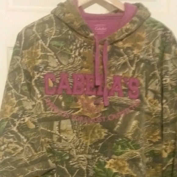 Cabelas brand camo hoodie with magenta. Xl
