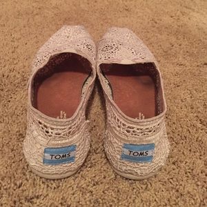 Crochet toms