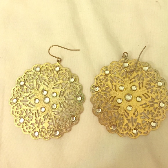 Gold earrings.