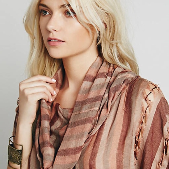 Free people Katie cow poncho in black and blue - Picture 3 of 4