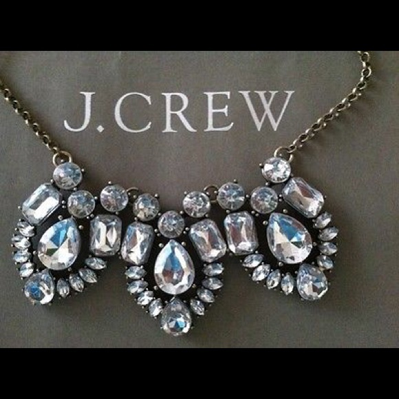 Beautiful crystal wings necklace