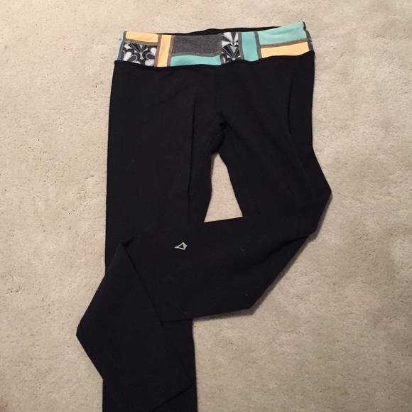 Reserved  @mardybum_closet IVIVVA LEGGINGS