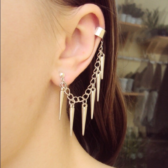 Spiky earring cuff set.