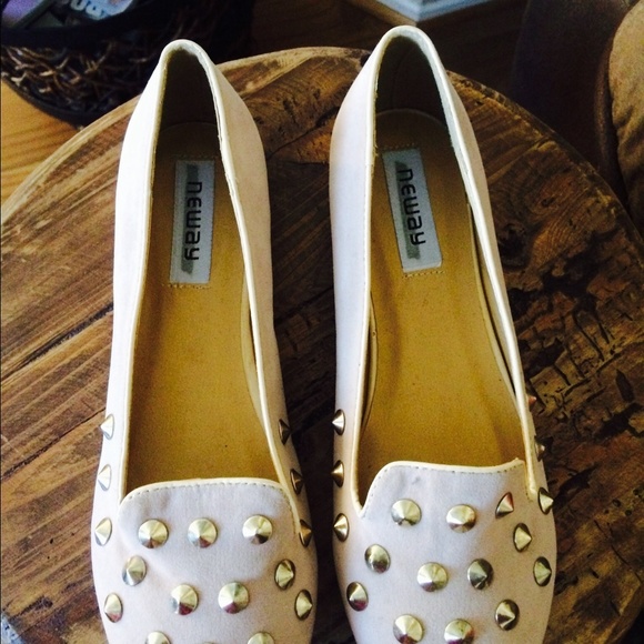 🚫SOLD🚫 Neutral loafers - Picture 2 of 4