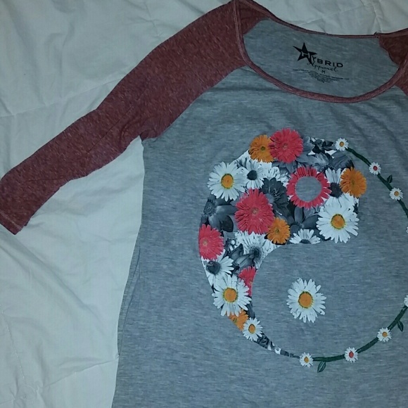 Awesome High/Low flowered Peace sign shirt - Picture 1 of 3