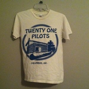 Twenty One Pilots band tee!