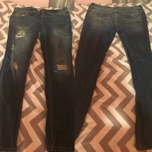Aeropostale Destroyed Bayla Skinny Jeans!