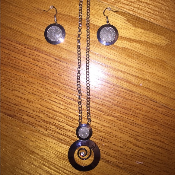 Jewelry - Picture 1 of 3