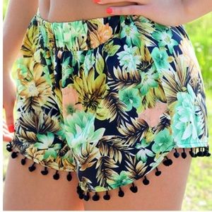 pom-pom shorts!