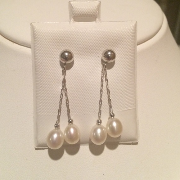 Fresh Water White Pearl and gold Bib Necklace - Picture 3 of 4