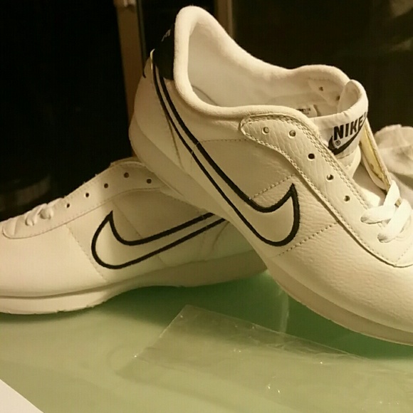 Nike shoes NWT/Box.   Disvount Shipping