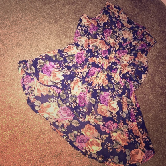 Super cute wet seal top with flower pattern