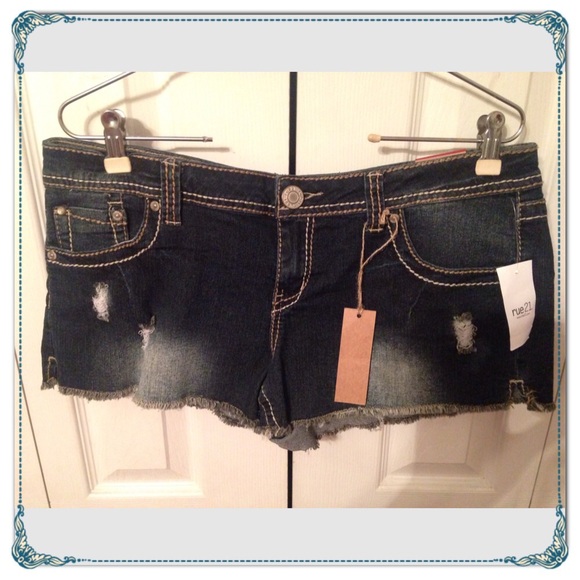 Cute dark wash denim short