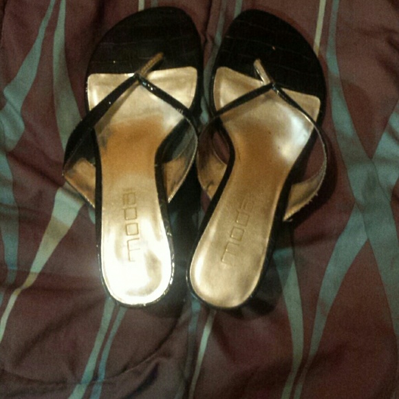 Black thong kitten heels