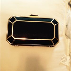 💥NEW💥 black and gold clutch... Must have..