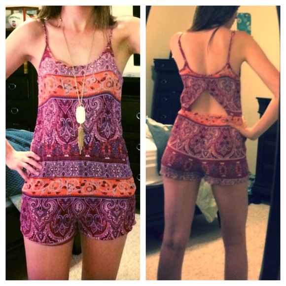 SALE 🎉Forever 21 Backless Romper - Picture 4 of 4