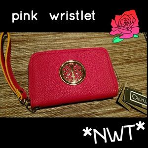 NWT!! Wristlet