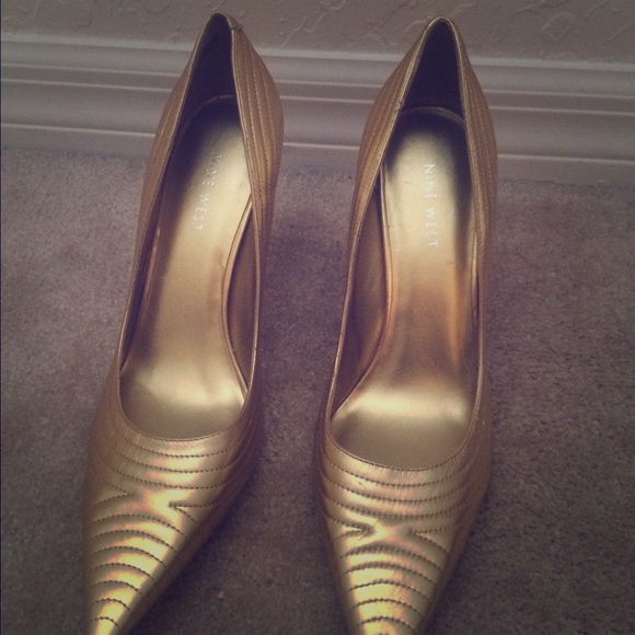 Gold Nine West Pumps