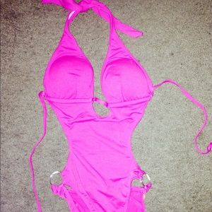 Hot pinko be piece mono-kini!