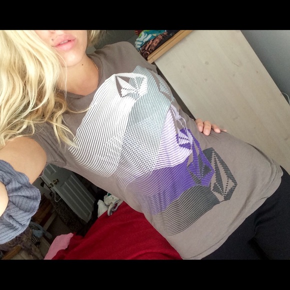 Volcom stone graphic tee SMALL