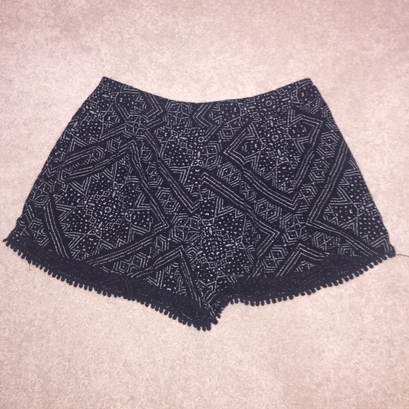 Urban Outfitters Pants - patterned flowy shorts