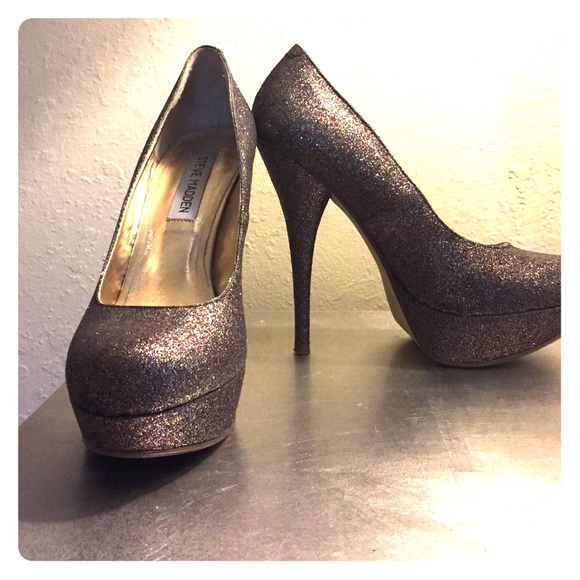 Sexy Steve Madden sparkly pumps