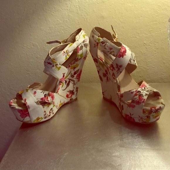 Steve Madden floral wedges