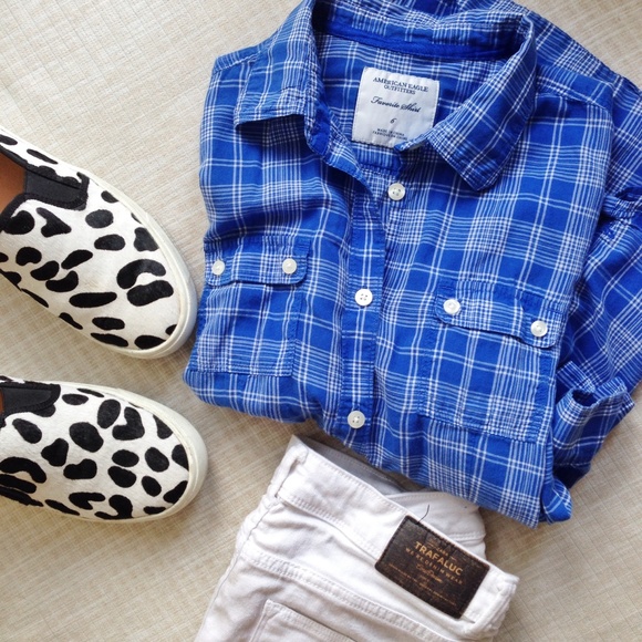 AE blue plaid shirt