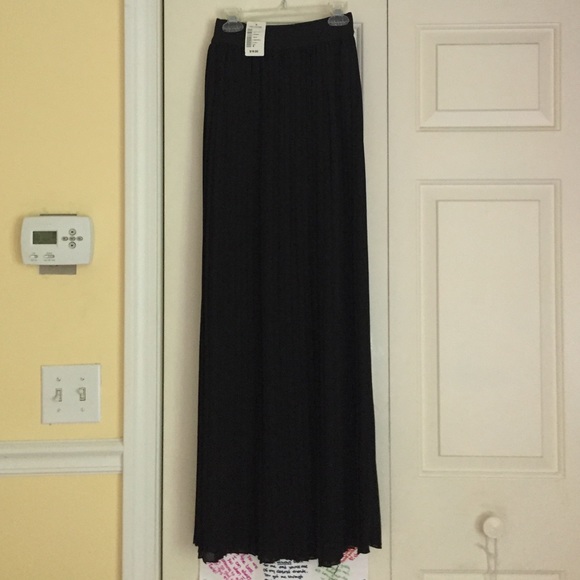 New with tags Love Culture black maxi skirt!