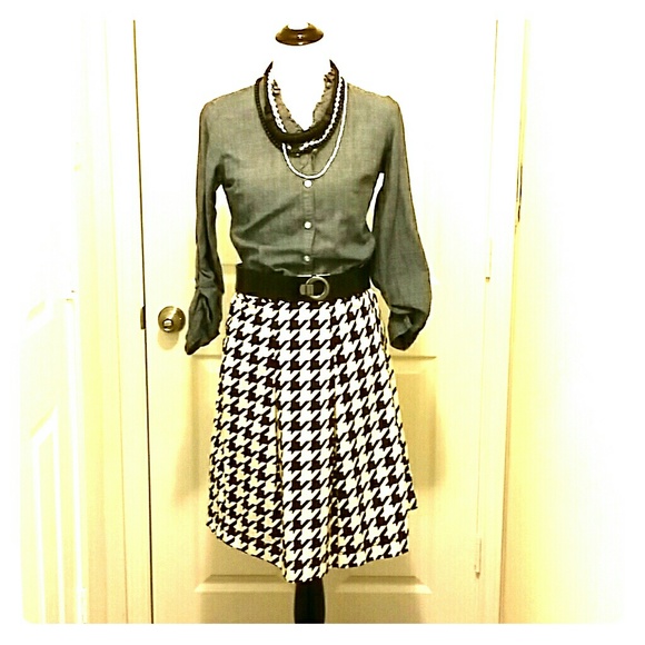 Box pleated hounds tooth skirt