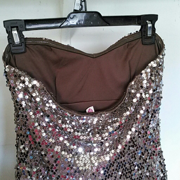 Dress - Picture 3 of 3