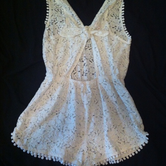 White laced romper NWOT - Picture 2 of 3