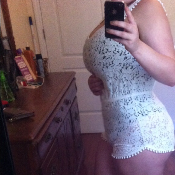White laced romper NWOT - Picture 3 of 3