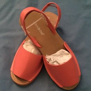 Shoes (sandals)